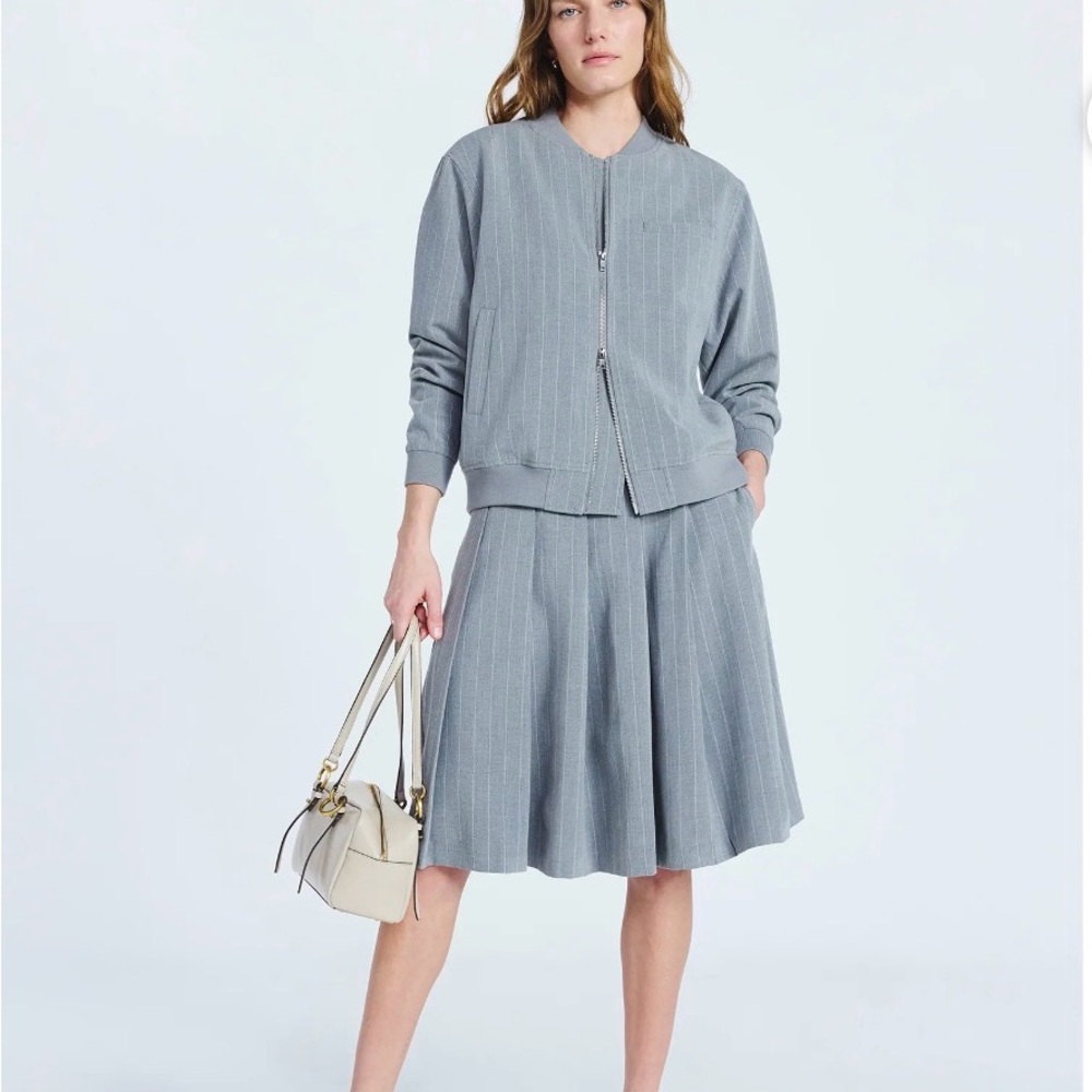 Brand new skirt sets runs big